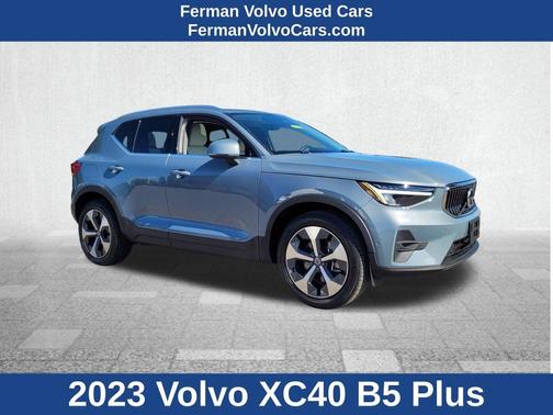 2023 Volvo XC40 B5 Plus Bright Theme