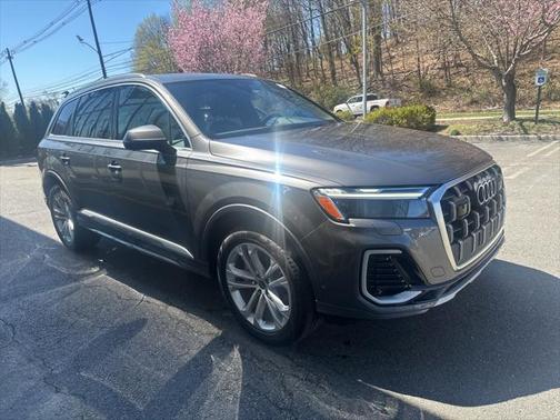 2025 Audi Q7 Premium 45 TFSI quattro Tiptronic