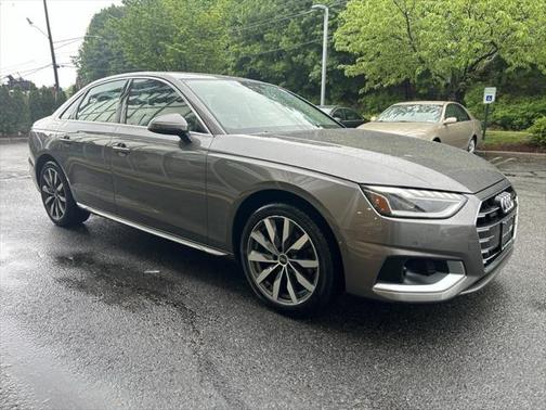 2022 Audi A4 Premium Plus 40 TFSI quattro S tronic