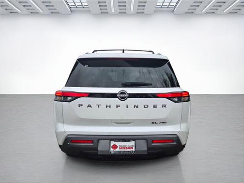 Everest White Pearl Tricoat 2026 Nissan Pathfinder SL