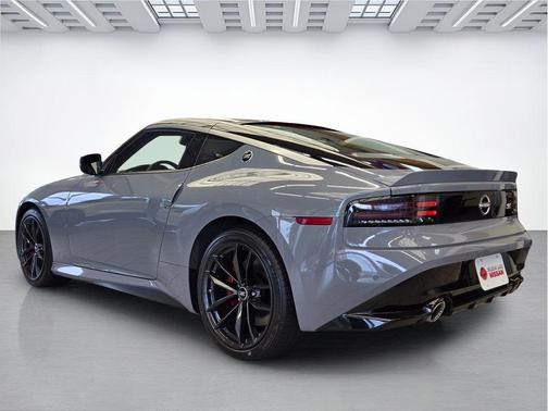 Boulder Gray Pearl/Super Black 2026 Nissan Z Performance