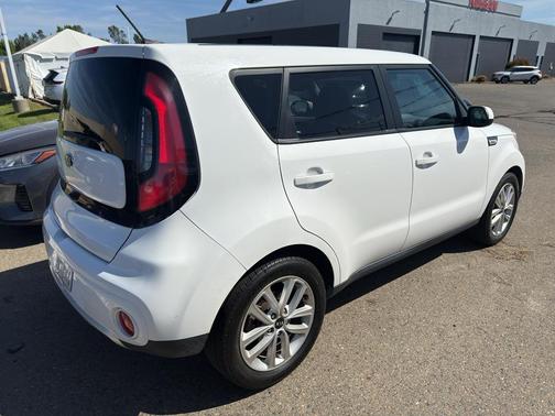Clear White 2017 Kia Soul +
