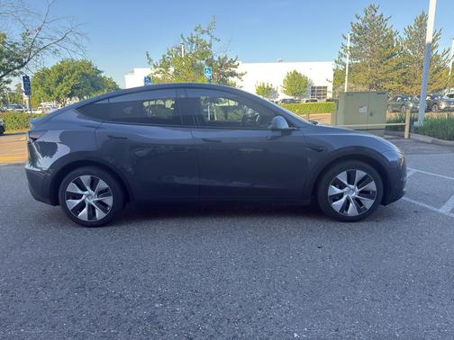 Midnight Silver Metallic 2023 Tesla Model Y Long Range Dual Motor All-Wheel Drive