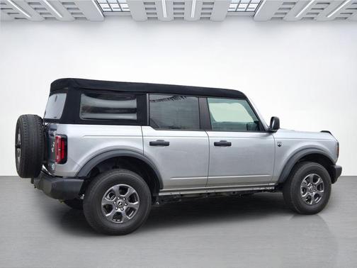 Iconic Silver Metallic 2023 Ford Bronco Big Bend