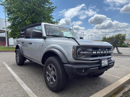 Iconic Silver Metallic 2023 Ford Bronco Big Bend