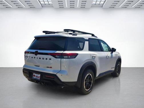 Everest White Pearl Tricoat 2026 Nissan Pathfinder Rock Creek