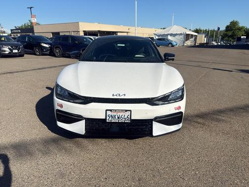 Snow White Pearl 2024 Kia EV6 GT-Line