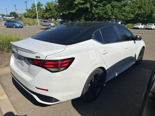Aspen White Tricoat/Super Black 2024 Nissan Sentra SR