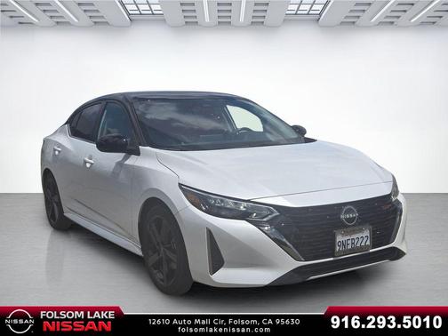 Aspen White Tricoat/Super Black 2024 Nissan Sentra SR