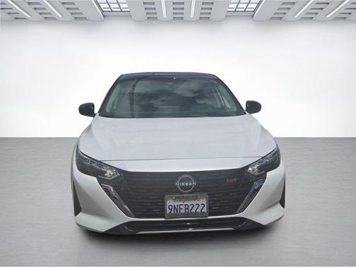 Aspen White Tricoat/Super Black 2024 Nissan Sentra SR
