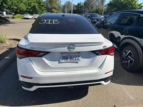 Aspen White Tricoat/Super Black 2024 Nissan Sentra SR