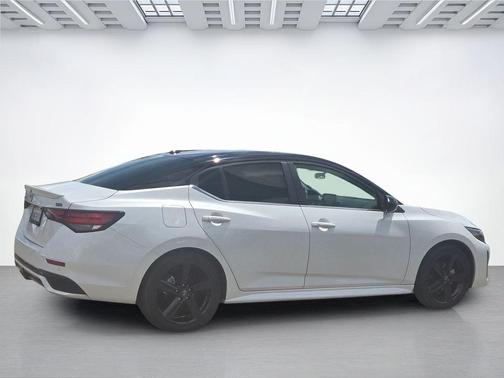 Aspen White Tricoat/Super Black 2024 Nissan Sentra SR
