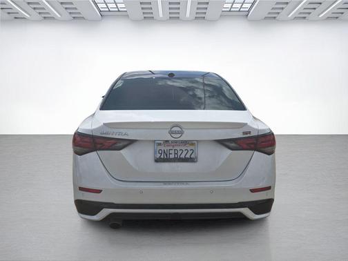 Aspen White Tricoat/Super Black 2024 Nissan Sentra SR