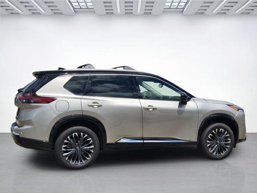 Champagne Silver Metallic/Super Black 2026 Nissan Rogue Platinum
