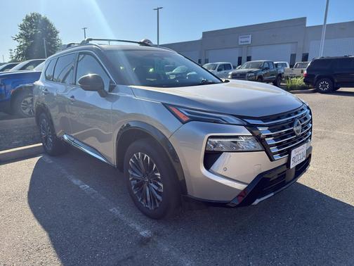 Champagne Silver Metallic/Super Black 2026 Nissan Rogue Platinum