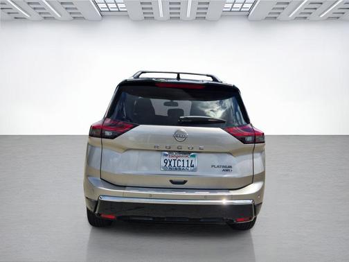 Champagne Silver Metallic/Super Black 2026 Nissan Rogue Platinum