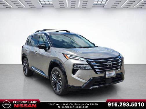 Champagne Silver Metallic/Super Black 2026 Nissan Rogue Platinum