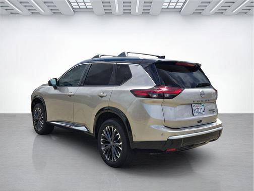 Champagne Silver Metallic/Super Black 2026 Nissan Rogue Platinum