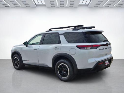 Everest White Pearl Tricoat 2026 Nissan Pathfinder Rock Creek