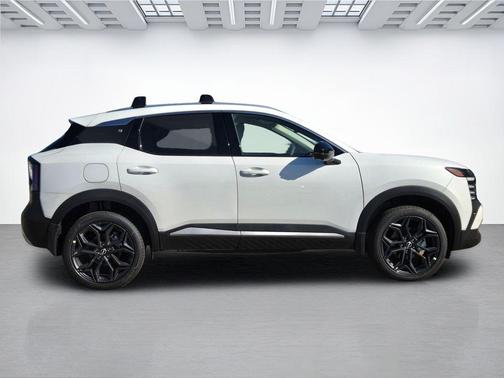 Aspen White Tricoat 2026 Nissan Kicks SR