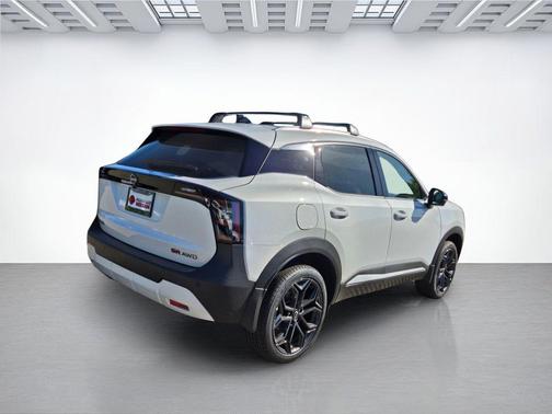 Aspen White Tricoat 2026 Nissan Kicks SR