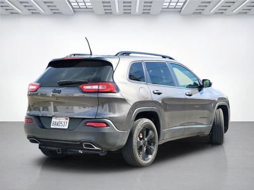 Granite Crystal Metallic Clearcoat 2018 Jeep Cherokee Latitude