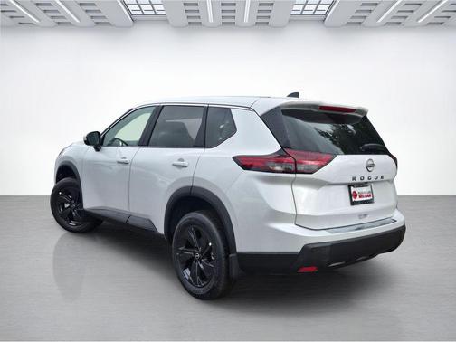 Everest White Pearl Tricoat 2026 Nissan Rogue SV