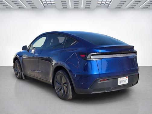 Deep Blue Metallic 2026 Tesla Model Y Premium Rear-Wheel Drive