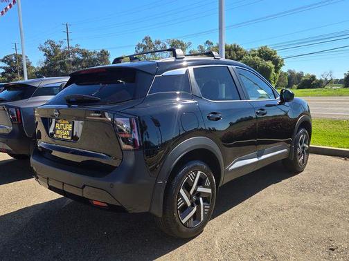 Super Black 2026 Nissan Kicks SV