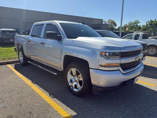 Silver Ice Metallic 2018 Chevrolet Silverado 1500 Custom