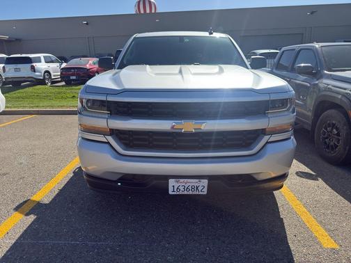 Silver Ice Metallic 2018 Chevrolet Silverado 1500 Custom