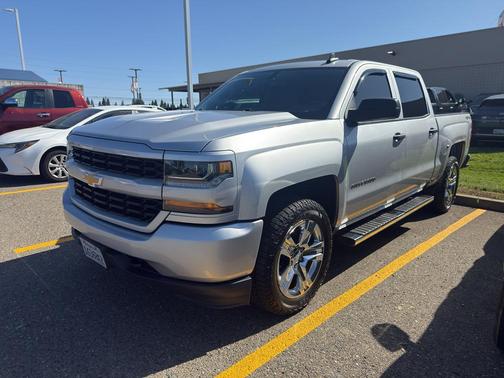 Silver Ice Metallic 2018 Chevrolet Silverado 1500 Custom