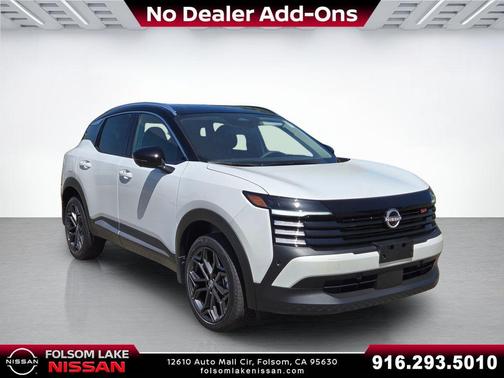 Aspen White Tricoat/Super Black 2026 Nissan Kicks SR