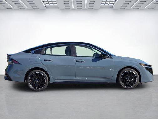 Atlantic Gray Metallic/Super Black 2026 Nissan Sentra SR