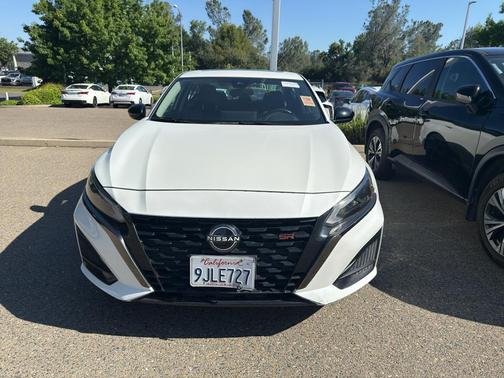 Pearl White Tricoat 2023 Nissan Altima SR FWD