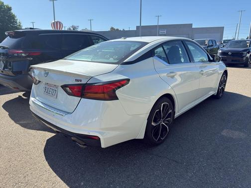 Pearl White Tricoat 2023 Nissan Altima SR FWD