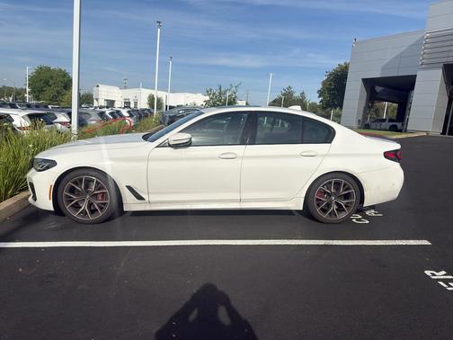 Alpine White 2023 BMW 530 i