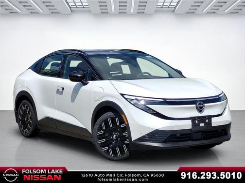 Everest White Pearl Tricoat/Black 2026 Nissan Leaf PLATINUM+