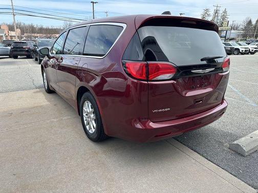 Velvet Red Pearlcoat 2023 Chrysler Voyager LX