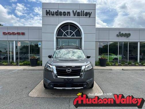 Gun Metallic/Super Black 2022 Nissan Pathfinder SL 4WD