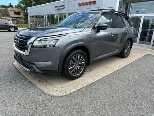 Gun Metallic/Super Black 2022 Nissan Pathfinder SL 4WD