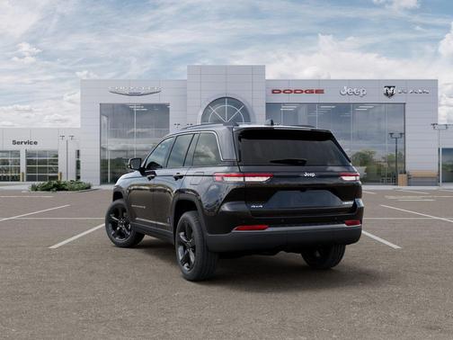 Diamond Black Crystal Pearlcoat 2026 Jeep Grand Cherokee Limited