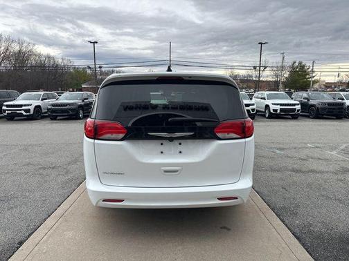 Bright White Clearcoat 2023 Chrysler Voyager LX