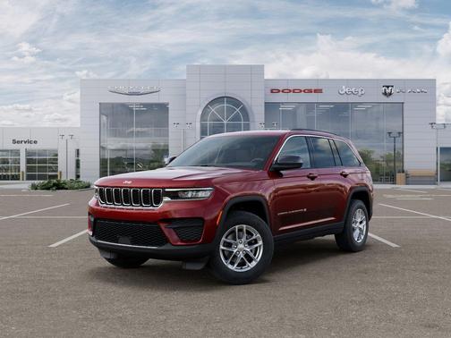 Velvet Red Pearlcoat 2026 Jeep Grand Cherokee Laredo