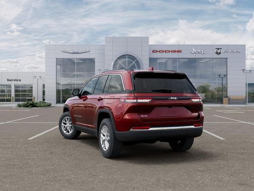 Velvet Red Pearlcoat 2026 Jeep Grand Cherokee Laredo