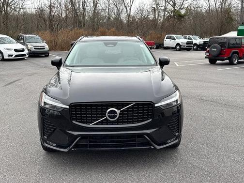 2024 Volvo XC60 B5 Core Dark Theme