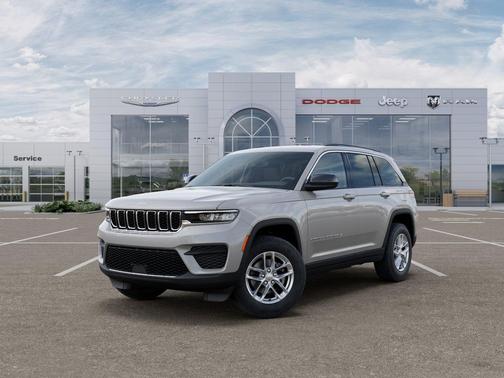 Silver Zynith 2026 Jeep Grand Cherokee Laredo