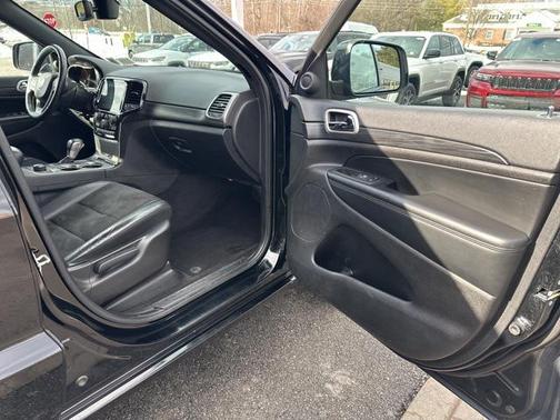 2022 Jeep Grand Cherokee Laredo