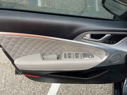 2023 Genesis G70 3.3T RWD