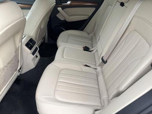 Mythos Black Metallic 2022 Audi Q5 45 S line Premium Plus